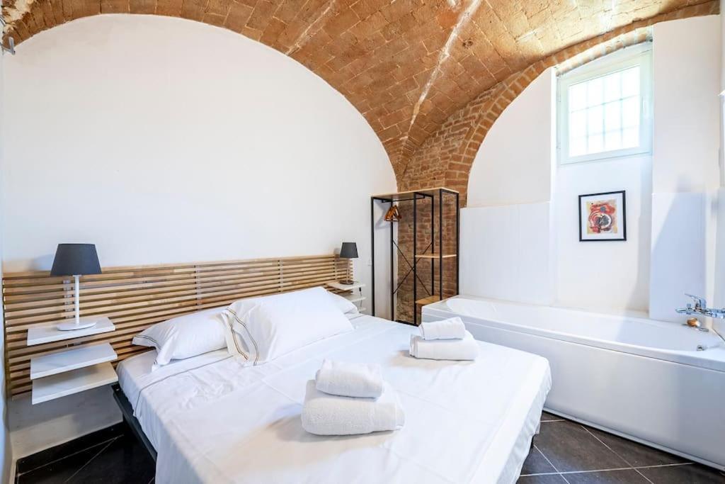 New Romantic Suite With Private Jacuzzi & Fast Wifi In Historic Center Of Grosseto Exterior photo